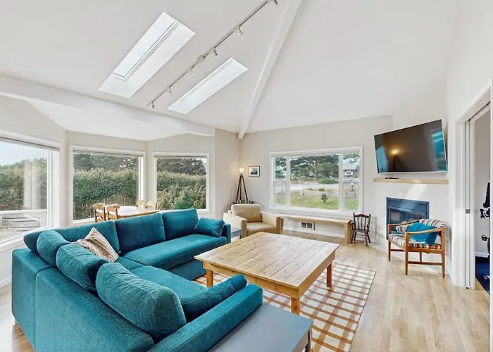 Charming Home With Wifi Deck & Grill - 1 Block To The Beach