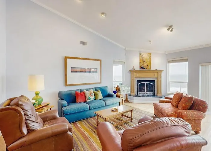 Oceanfront Home With Outdoor Dining Wifi Fireplace Gas Grill Washer & Dryer