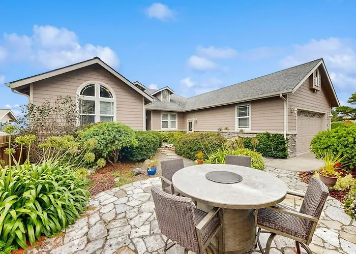 Oceanfront Home With Outdoor Dining Wifi Fireplace Gas Grill Washer & Dryer