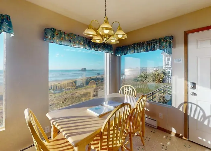 Dog-Friendly Cottage On The Bluff With Unobstructed Ocean Views