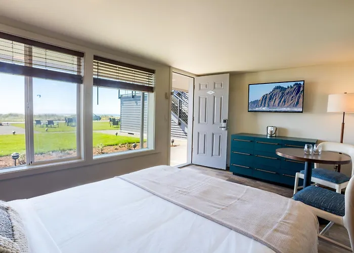 Manzanita Oceanfront Inn
