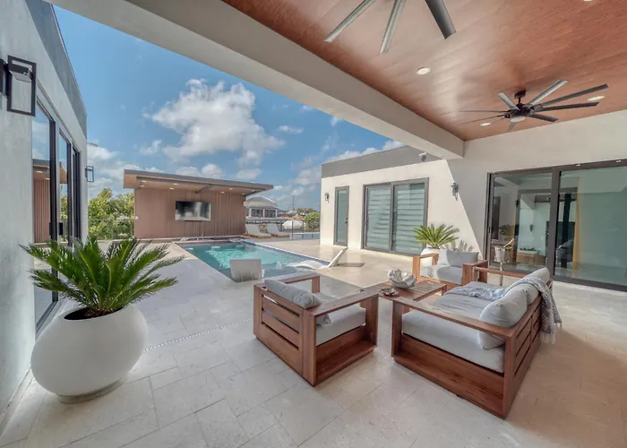 Cozy Modern Villa - Heated Pool & Spa - Bbq - Water View