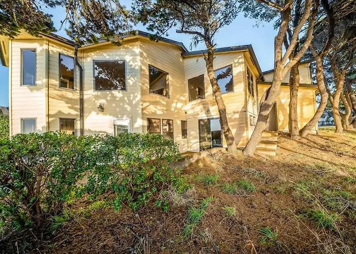 Dog-Friendly Home With Ocean Views High-Speed Wifi And Wood-Burning Fireplace