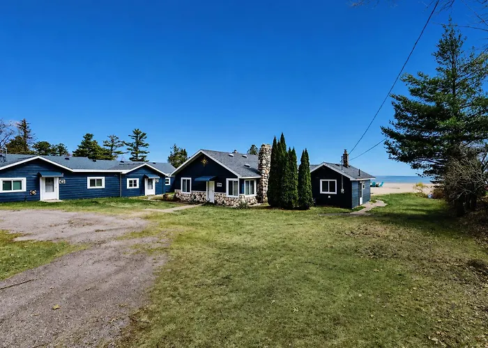 Lake Huron Getaway With Sun Porch And Beach Fun