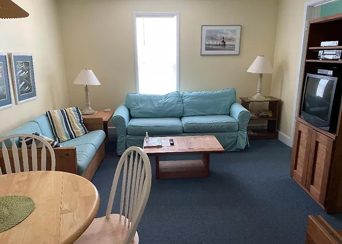 Cozy Apartment Steps From The Beach - The Ethan