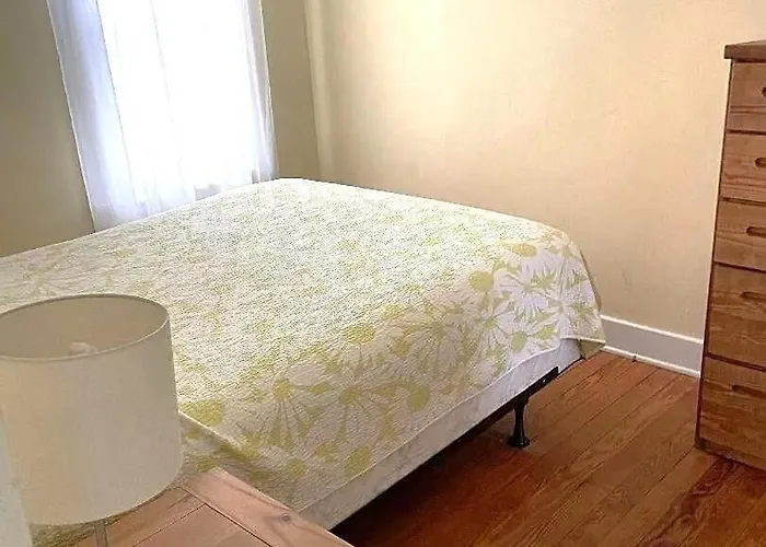 Cozy Apartment Steps From The Beach - The Ethan