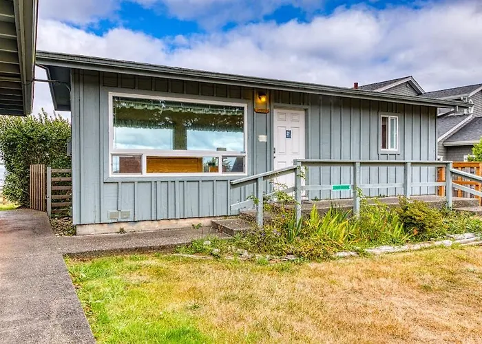 Inviting Dog-Friendly Studio With Unobstructed Ocean Views