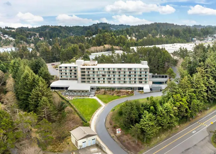 Best Western Plus Agate Beach Inn