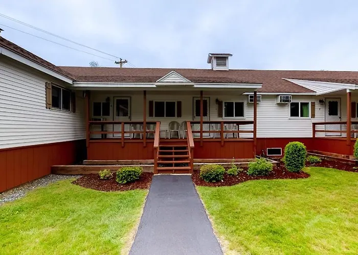 Cute Riverfront Cabin In Great Location W/ Shared Pool, Kitchenette, & Free Wifi