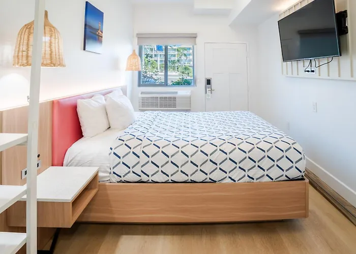 The Belmont Shore Inn