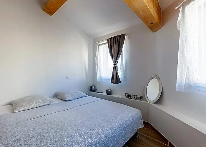 Alpinias Bed And Breakfast