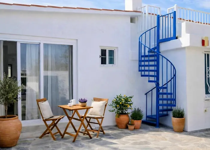Little Villa - Walk To The Beach