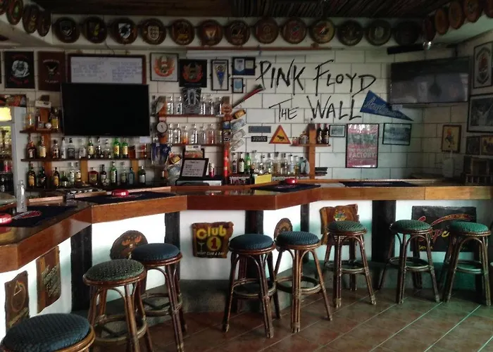 Harleys Pub And Hotel