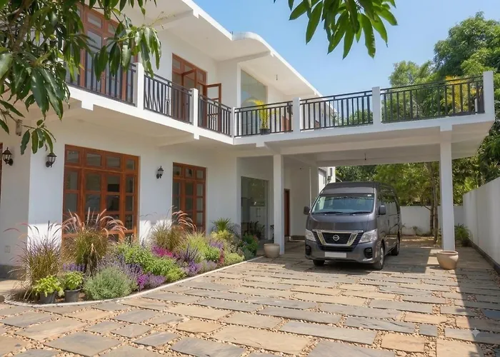 Oreeka Beach Resort - Airport Transit Hotel Negombo