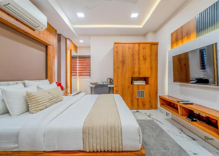 Hotel Deol'S Paradise
