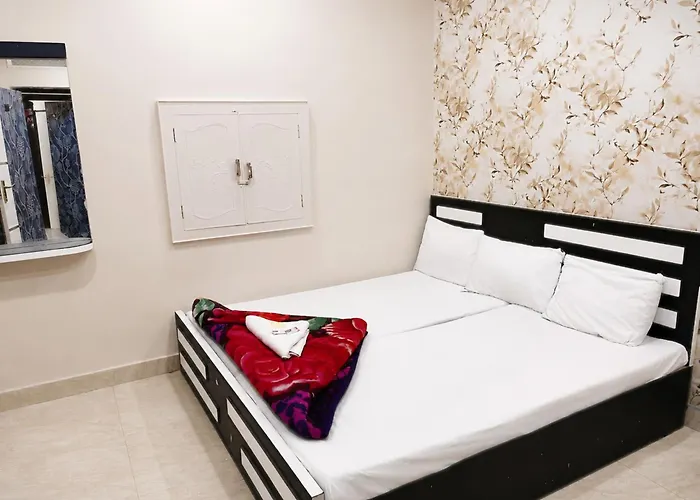 Hotel The Aliza Palace