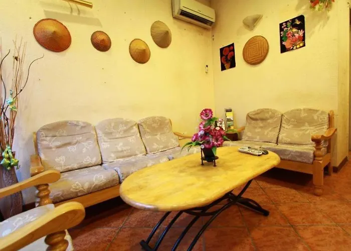 Six Villa Inn