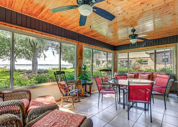 Lakefront Frostproof Retreat With Private Beach
