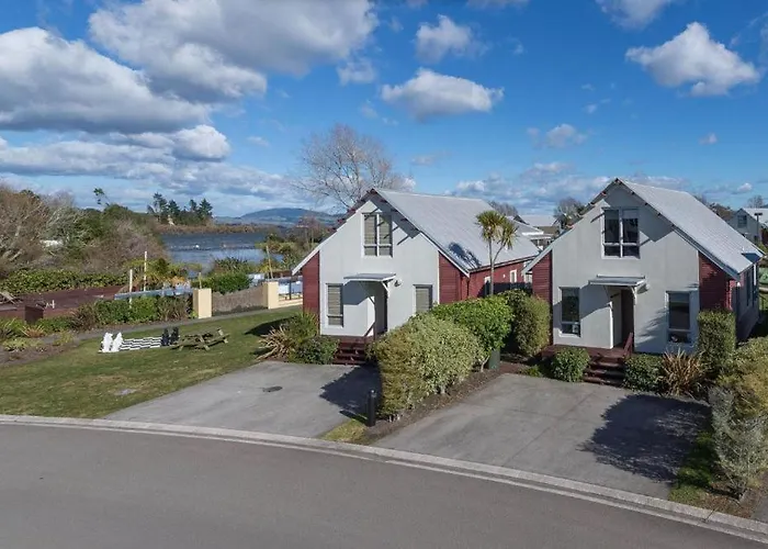 Twinlake Villas