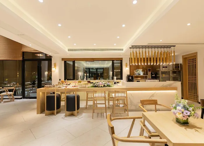 Shanghai Fangwai Resort Homestay -Close To Shanghai Disneyland ,Provides Disney Shuttle Service
