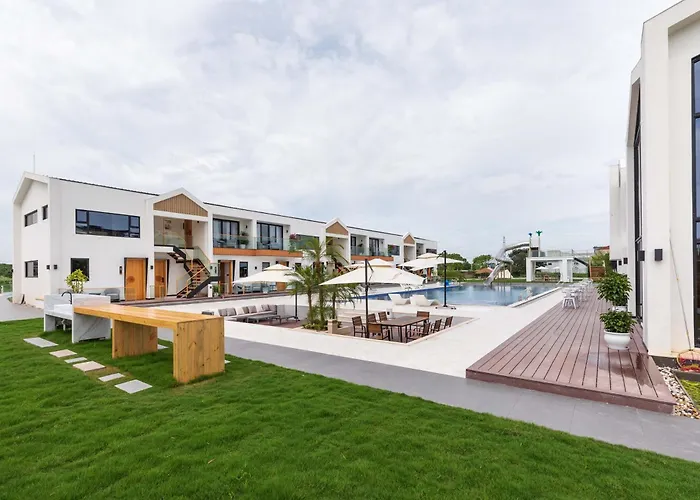 Shanghai Fangwai Resort Homestay -Close To Shanghai Disneyland ,Provides Disney Shuttle Service