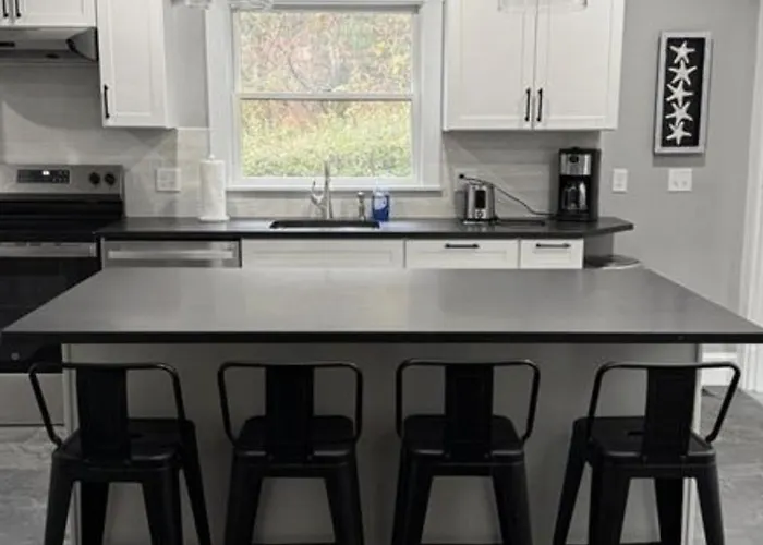 3Br Rockport Coastal Retreat | Walk To Beach