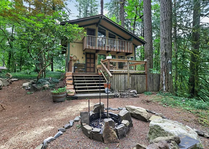 Woodland Home Near The Gorge - Private Deck Home