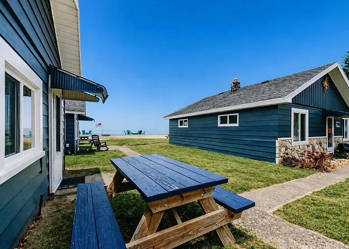 Cozy Beach Cabin By Lake Huron With Fire Pit