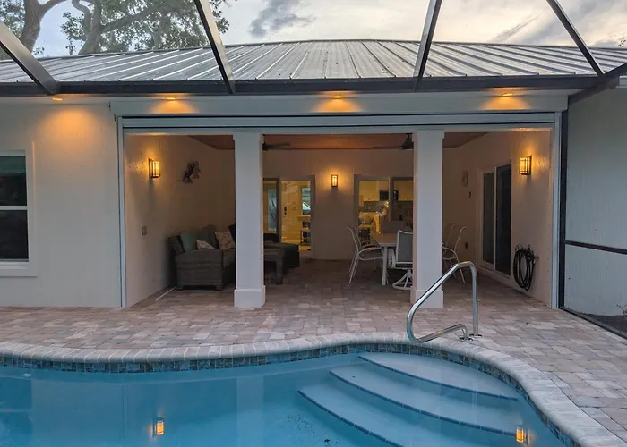 Luxury Beachside Retreat - Heated Pool - Walk To Beach - Seasonal Stays Welcome
