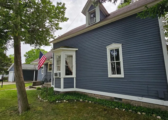 Beautiful House Short Walking Distance To Beach