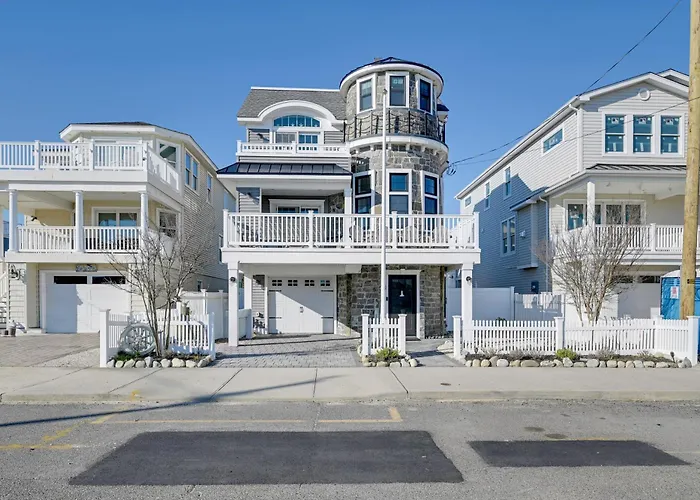 Family Home W/ 5 Decks! Fantasy Island Down Street
