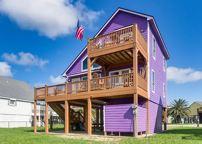 Walk To Ocean! Crystal Beach Gem W/ Decks & View!