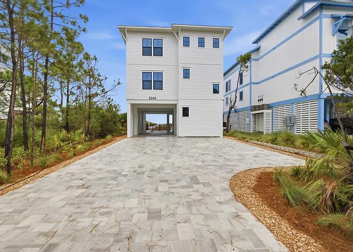 New- 6 Bedroom-Private Pool- Pet Friendly More Pics Coming Soon