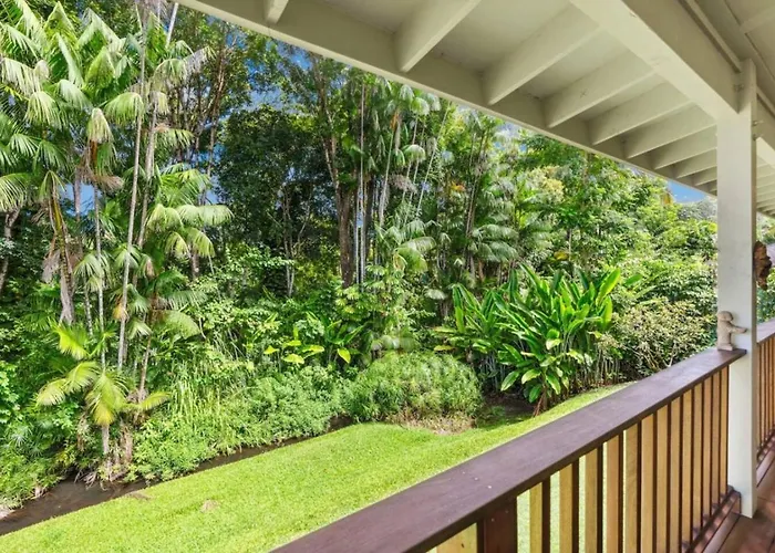 4 Bd Walk To Shops Restaurants And Beach