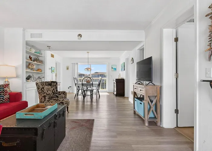 Salt & Sound, Top Floor Water Views, Walk To Beach