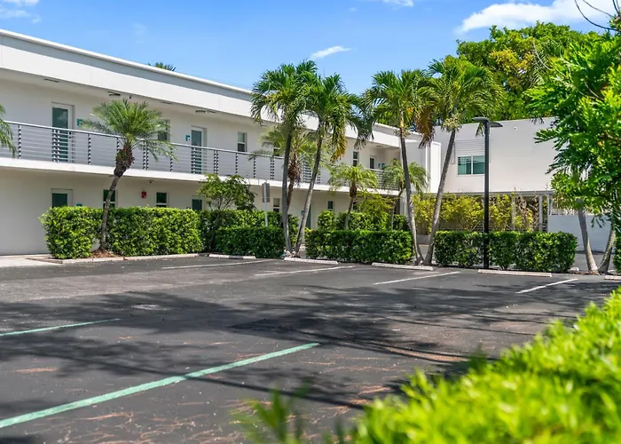 King Suite, Private Beach Path, Pool & Hot Tub