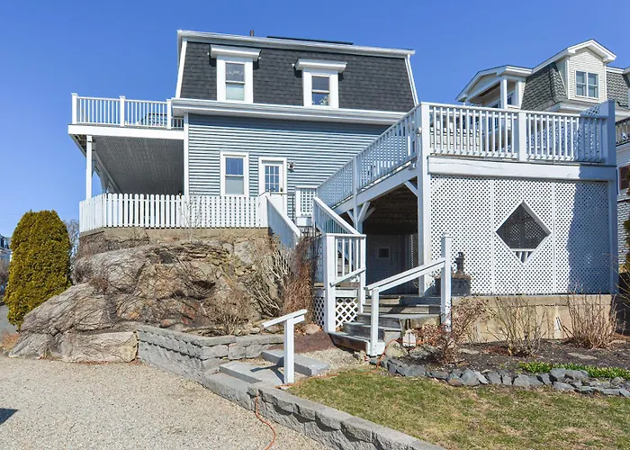 Harbortown Hideaway