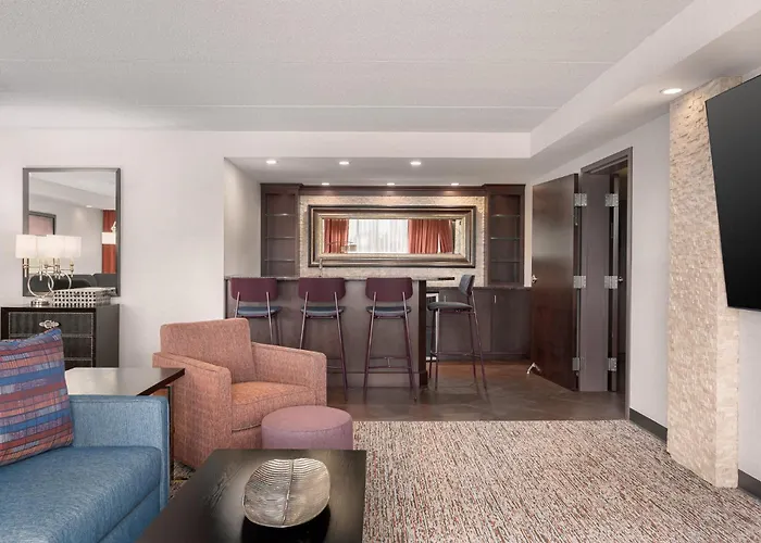 Garner Hotel Wadsworth By Ihg