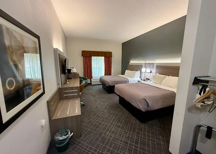 Quality Inn & Suites East Troy I-43