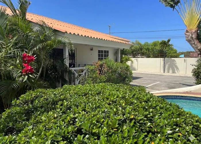 Blue Marlin Apartments, Nabij Mambo Beach