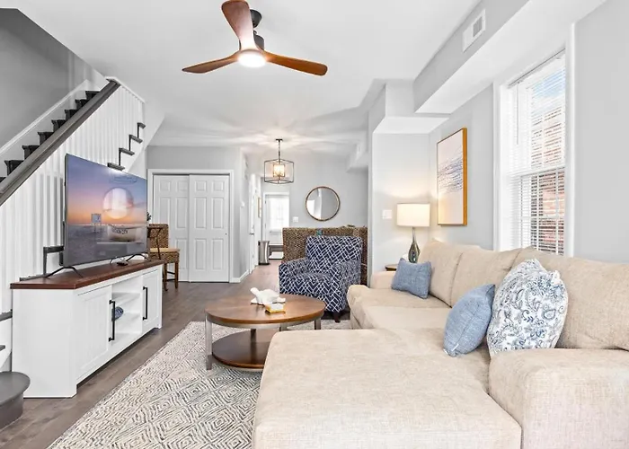 3Br Newly Renovated Beach House Sleeps 10