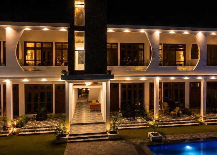 Bay Dreams Beach Hotel & Surf Camp