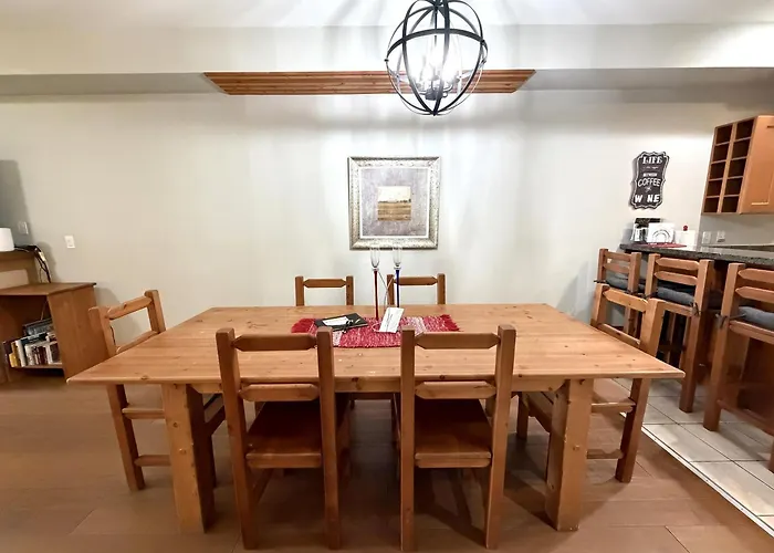 Lakefront Townhouse Family Complex, Popular Wine Country And The Best Golfing