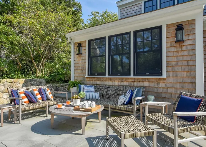 Gorgeous Home 2 Min Walk To Beach