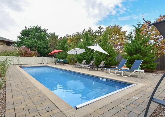 Beautiful Backyard Pool Deeded Beach Rights