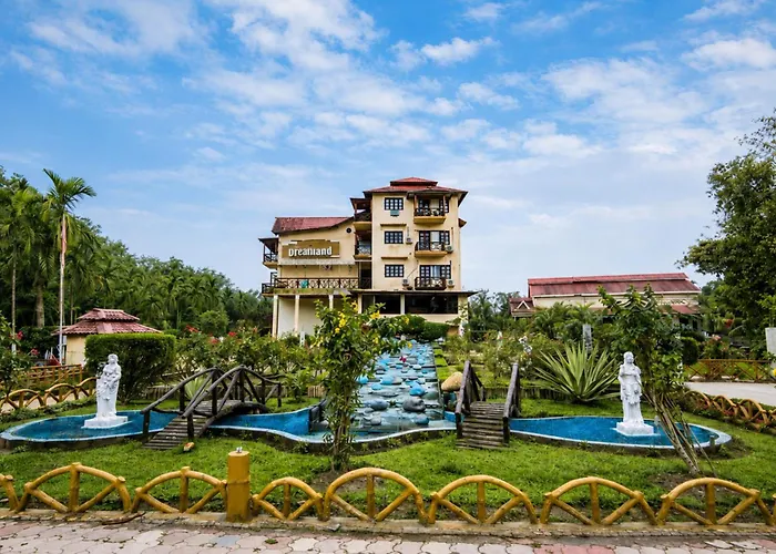 Hotel Dream Land With Swimming Pool Facility In Lataguri