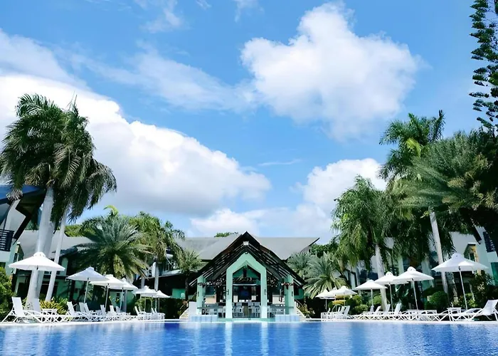 Acuatico Beach Resort & Hotel