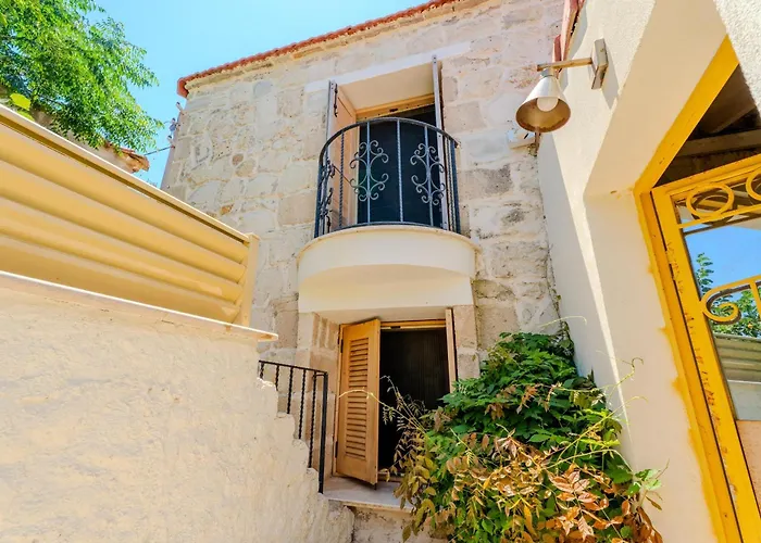 The Magic Of The Stone House, With Heated And Cooled Pool & A Peaceful Escape