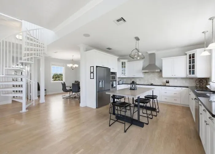 4Br Ocean View Home. Steps Away From Juno Beach!