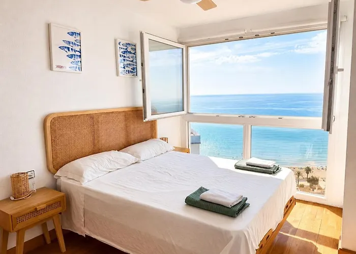 Sea Views And Free Parking By The Beach
